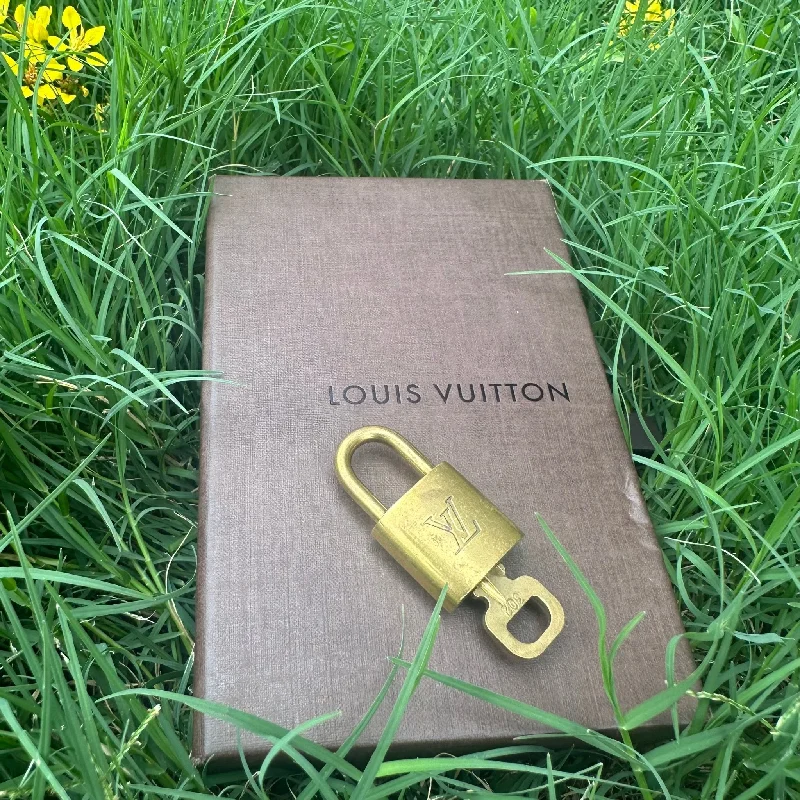 LOUIS VUITTON Lock/Key Set